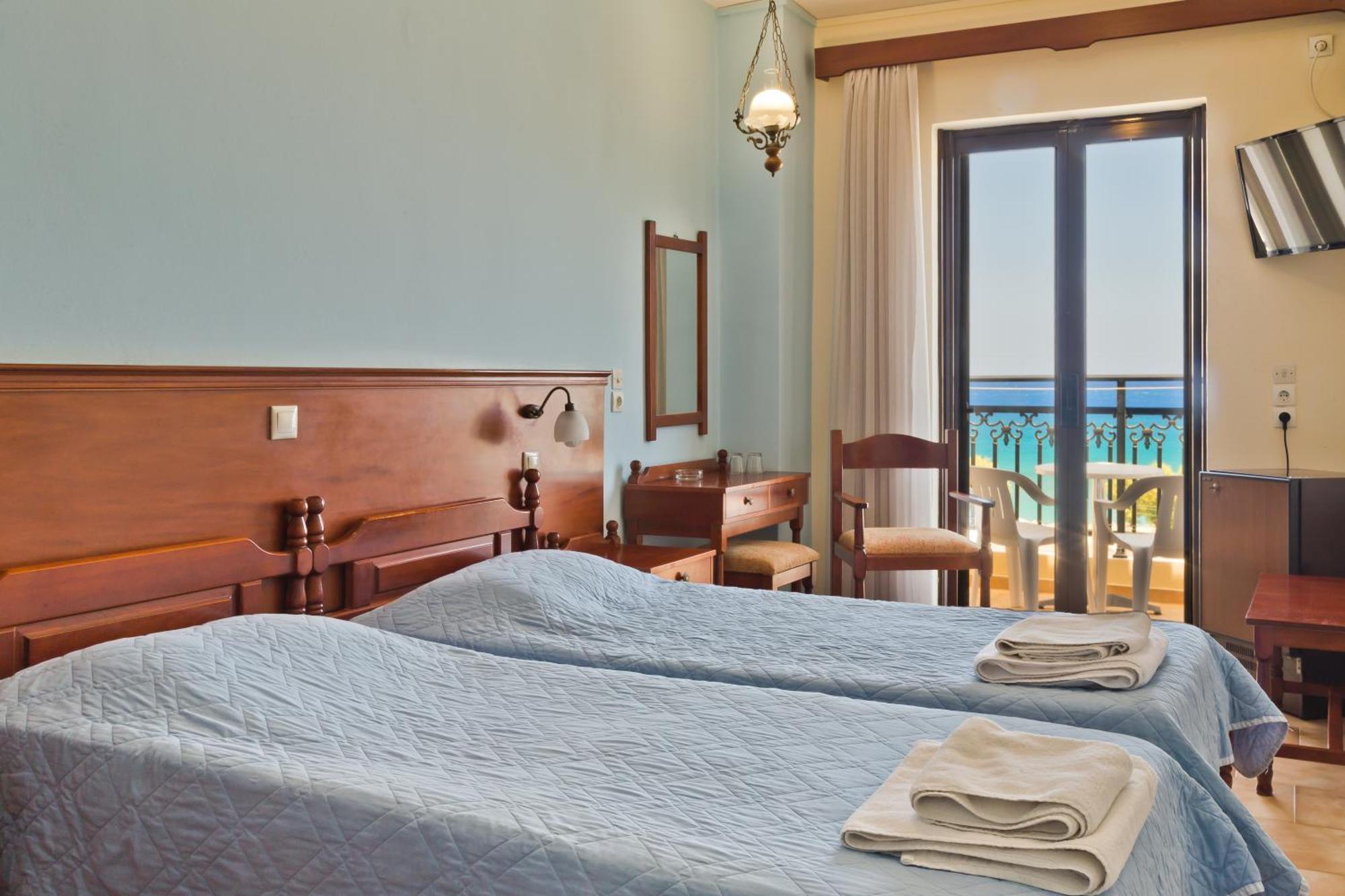 Blue Bay Hotel Karpathos Exterior photo